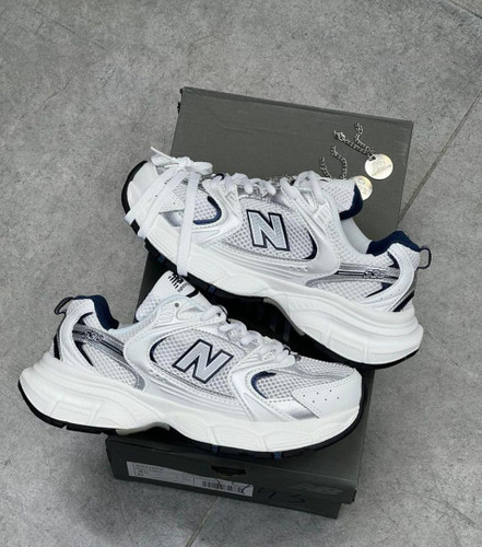 سفید سرمه ای