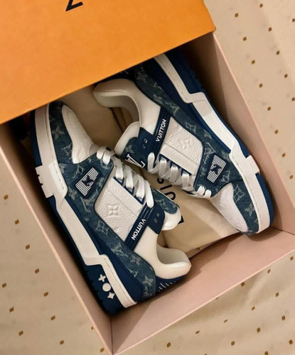 سفید سرمه ای